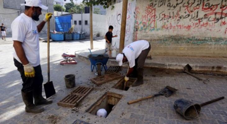 تنظيف مصافي مياه الأمطار في خان يونس.jpg