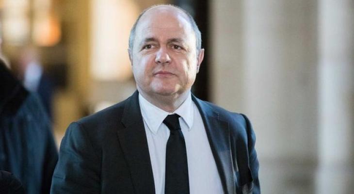 استقالة وزير الداخلية الفرنسي بعد توظيف ابنتيه.jpg