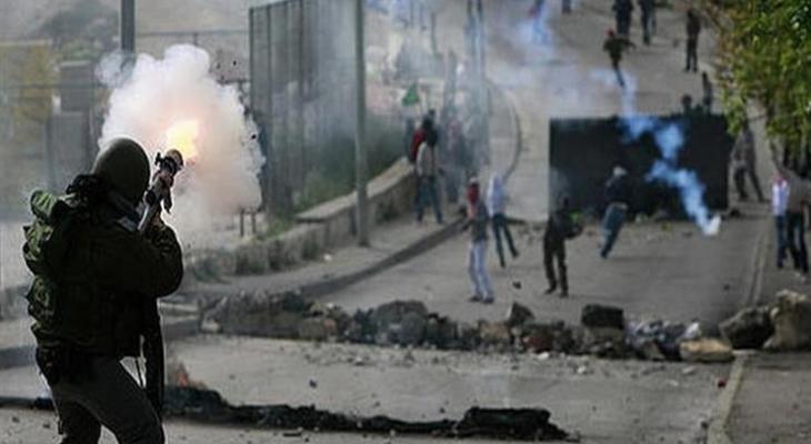 إصابات بالاختناق خلال مواجهات مع الاحتلال بالقدس.jpg
