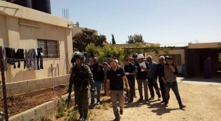 نابلس: سلطات الاحتلال تُسلم إخطارات بوقف البناء في بلدة قصرة