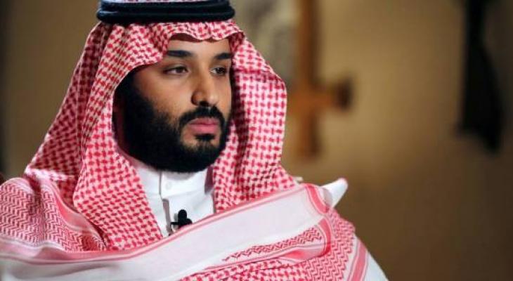 بالفيديو : شاهدوا ماذا فعل ولي ولي العهد السعودي مع مواطنين حاولوا تقبيل يده