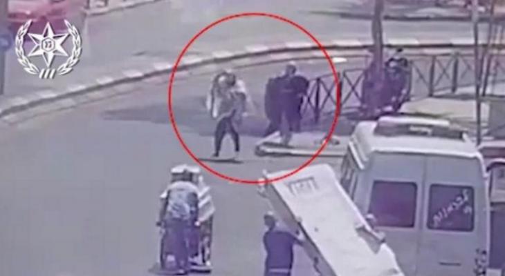 شرطة الاحتلال تبث فيديو مصور لـعملية الطعن بالقدس.jpg
