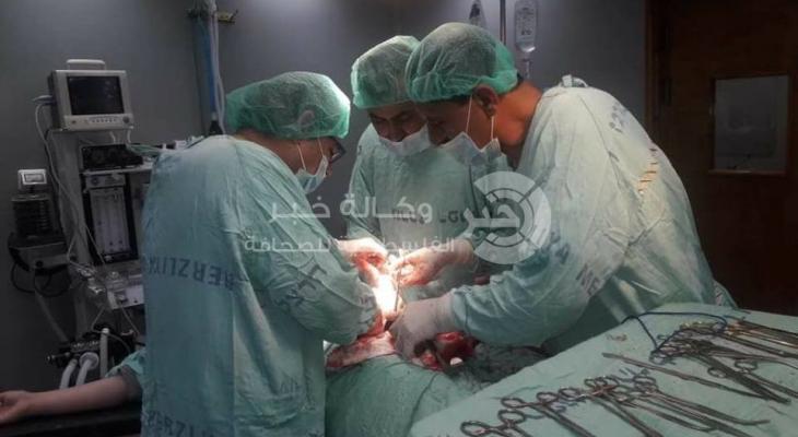 بالصور: جراحة نادرة لإستئصال ورم ليفي كبير بمستشفى الخدمة العامة 