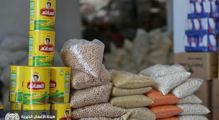 أوقاف غزة تشرع بتوزيع 700 طرد غذائي على الأسر الفقيرة