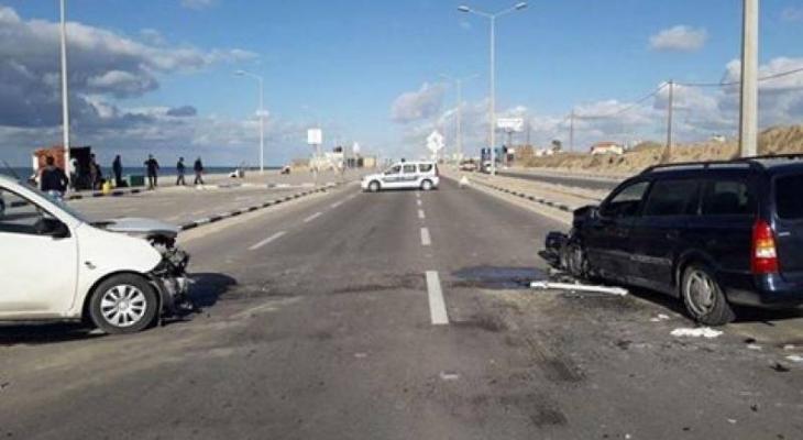 مصرع مواطن وإصابة آخر بجراح خطيرة إثر حادث سير على شارع البحر بغزة