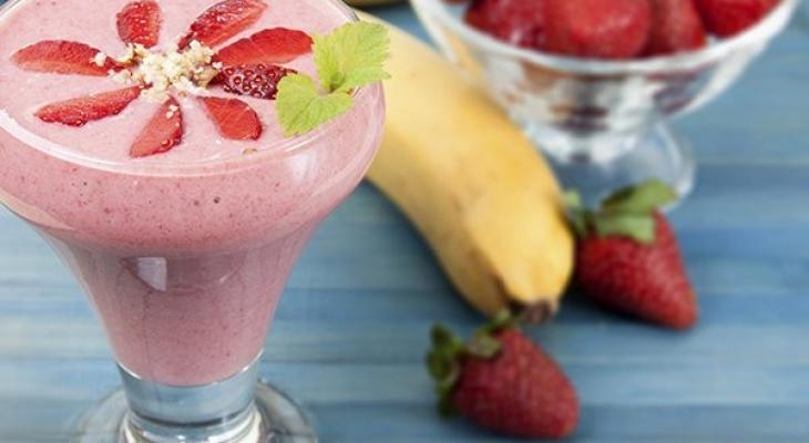 strawberry-banana-protein-smoothie1_1452716262.jpg