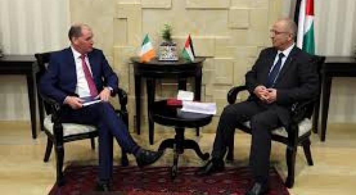 رئيس الوزراء يستقبل وزير الدولة الايرلندي لشؤون الدفاع.jpg