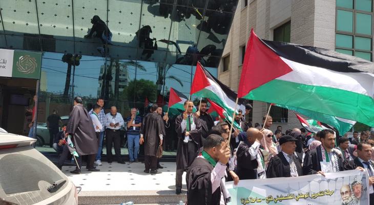 بالصور: محامون ينظمون وقفة بغزة رفضاً لاستمرار إجراءات السلطة 