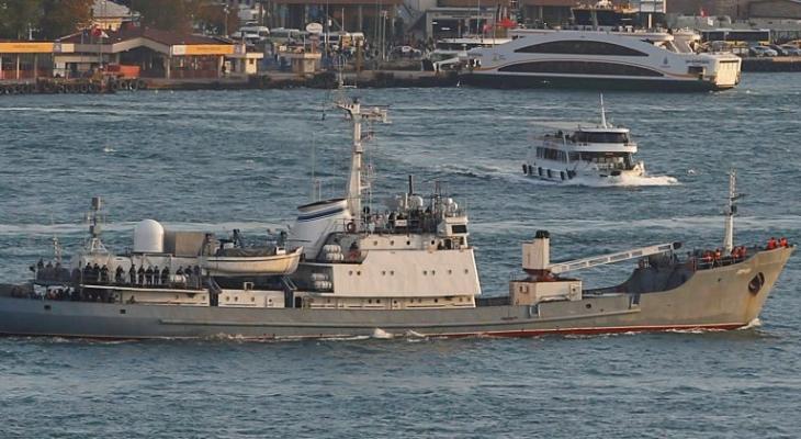 تركيا تنقذ طاقم سفينة حربية روسية في مضيق البوسفور.jpg