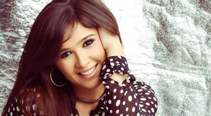 ياسمين عبدالعزيز تتصدر غلاف مجلة شهيرة دون علمها !