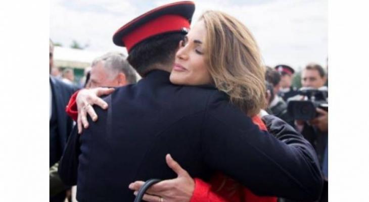 بالصور : شاهدوا ماذا ارتدت الملكة رانيا في تخرّج ابنها!