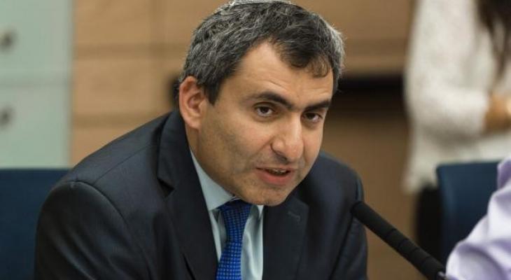 وزير إسرائيلي يتهم السلطة بإشعال "غزّة" ومناطحة "إسرائيل" في الحلبة الدولية
