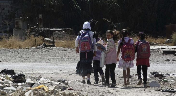 الحصار والقصف يحرمان طلاب مخيم اليرموك من حقهم بالتعليم