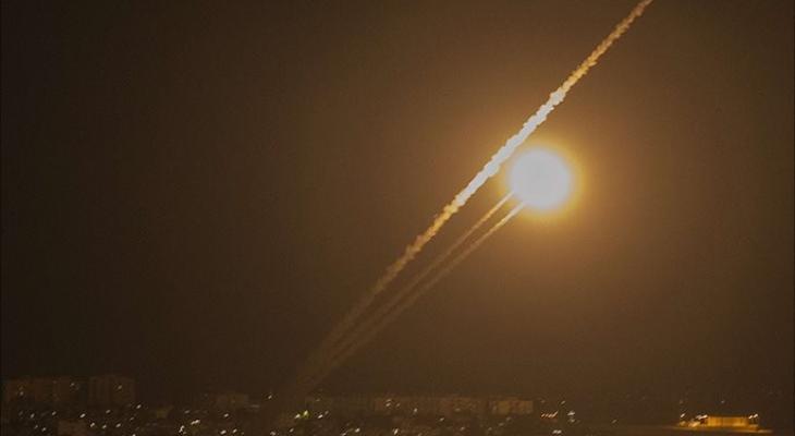 إطلاق رشقة من الصورايخ من غزة باتحاة الأراضي المحتلة