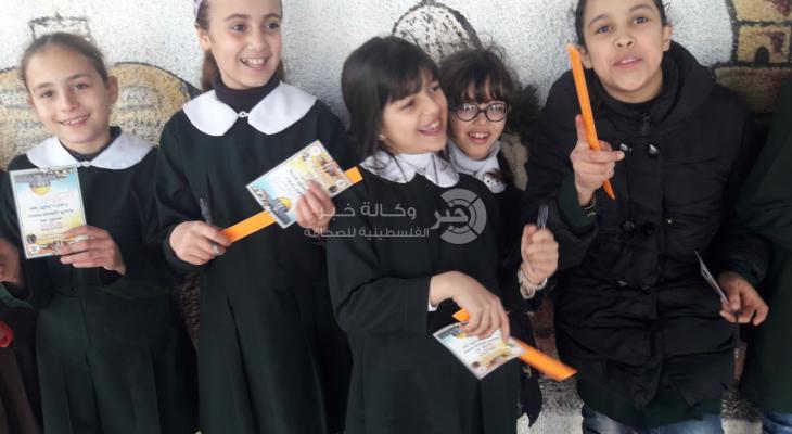 بالصور: لجنة الأشبال بمجلس الشباب يُنفذ حملة لتوزيع القرطاسية بغزة