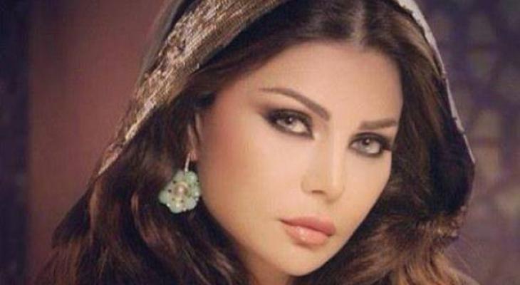 هيفا وهبي ومايا دياب تتنافسان على الجزمة.. فمن الأجمل بينهم؟