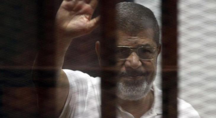 مرسي يطلب لقاء أهله ويشكو من أشياء تمس حياته.jpg