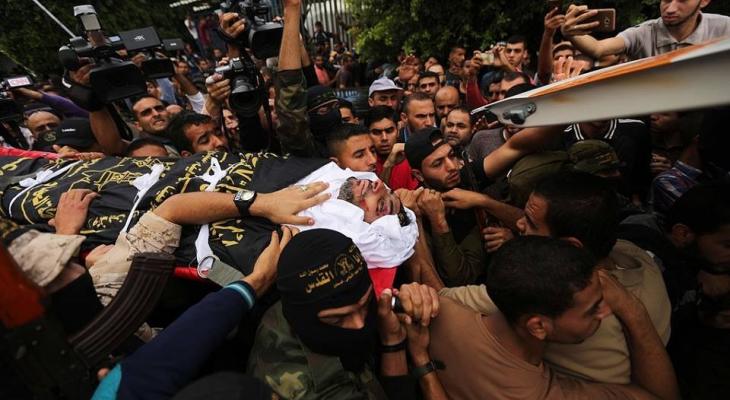 بالفيديو والصور: الجماهير الفلسطينية تُشيّع جثامين شهداء "النفق" السبعة 