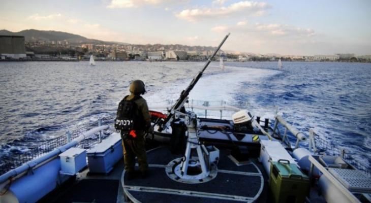 زوارق الاحتلال تستهدف الصيادين ببحر غزة
