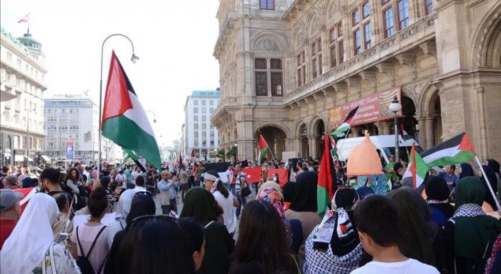 الآلاف يتظاهرون في النمسا وتركيا تنديدا بانتهاكات إسرائيل بحق المسجد الأقصى.jpg