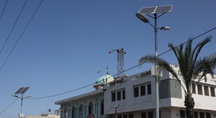 صيانة شبكات إنارة في (8) شوارع رئيسة بغزة