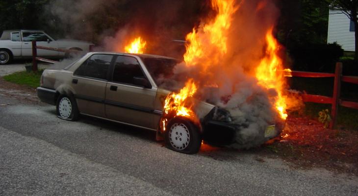 مستوطنون يحرقون سيارة شرق نابلس