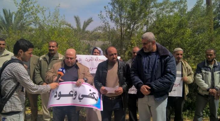 وقفة بالبريج تُهدد "الأونروا" بإغلاق مقرها بالمخيم حال استمرار سياسة التقليص