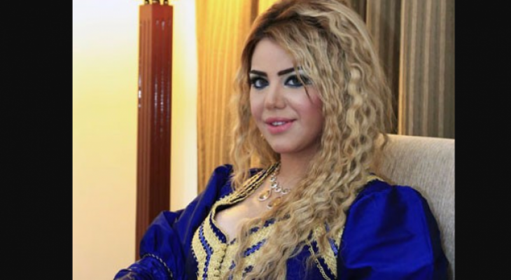 فنانة سوريّة تتجوّل في الإمارات مرتدية &#039;البيجاما&#039;!