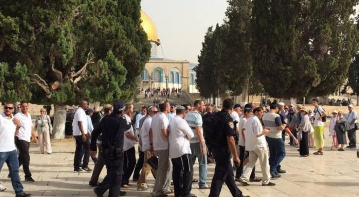 مئات المستوطنين يداهمون المسجد الأقصى بحراسة مشددة