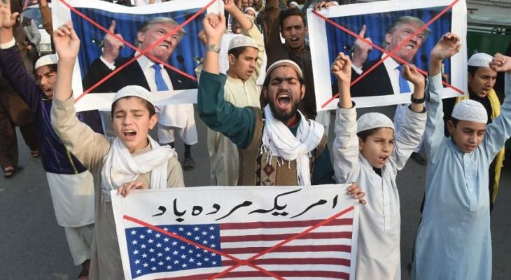 واشنطن: قرار تجميد المساعدات لباكستان قد يصل لبليوني $