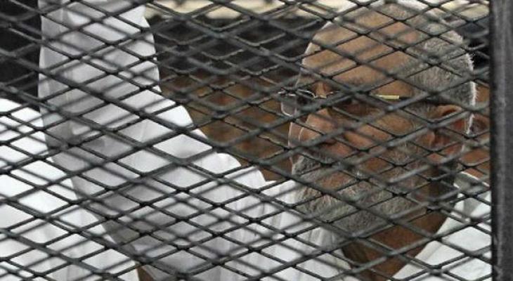 سنة سجن لمرشد الإخوان وابن مرسي للإخلال بنظام جلسة