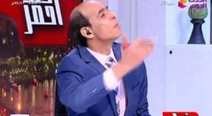 بالفيديو: مذيع شهير يطرد ضيفه على الهواء!