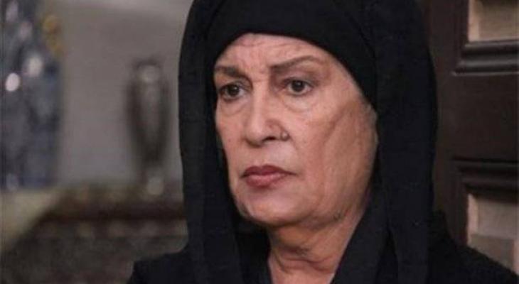 الكبيرة منى واصف تزفّ ابنها شهيدا..