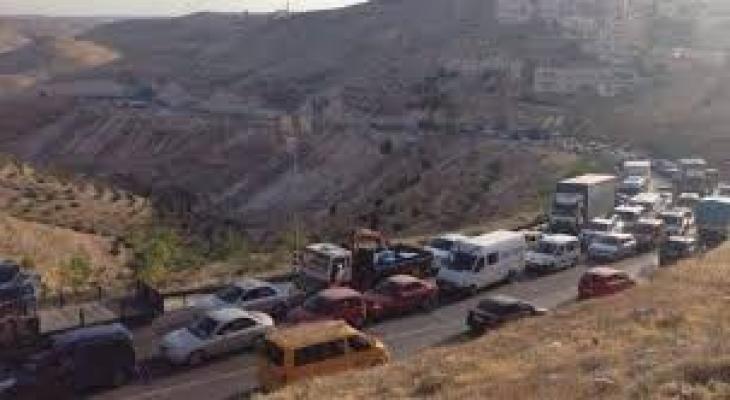 الاحتلال يسبب أزمة خانقة على حاجز "الكونتينر" شمال بيت لحم