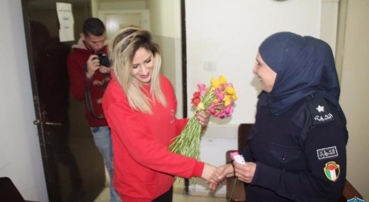 بالصور: إعلاميون يكرمون منتسبات المؤسسة الشرطية بمناسبة عيد الأم