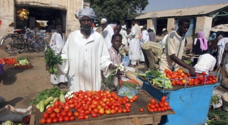 ذكرت مصادر إعلامية، أن السلطات السودانية أعادت النظر في قرارها القاضي بمنع دخول سلع زراعية وحيوانية من مصر. وأعلنت السلطات السودانية، أواخر مايو الماضي، حظر دخول السلع المصرية الزراعية والحيوانية إلى البلاد.  وبموجب القرار السوداني، بات على أصحاب العمل اس