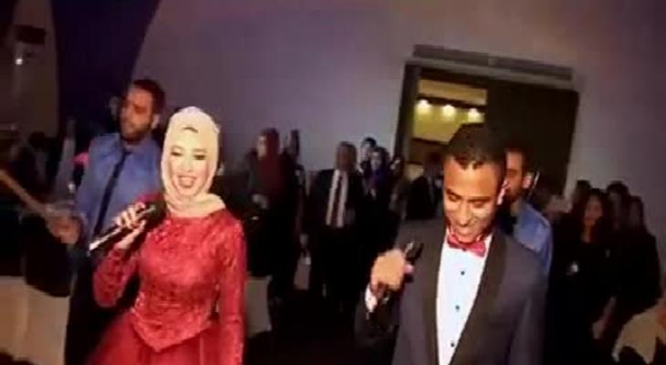 عروسان مصريان يشعلان مواقع التواصل بمشاجرة من نوع خاص