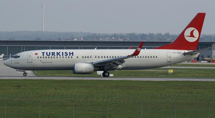 Turkish_Airlines_B738_TC-JGE