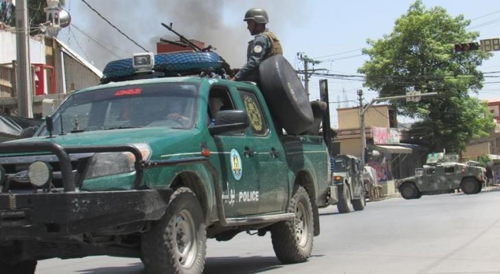 مقتل 11 أفغانيًا إثر انفجار عبوة استهدفت سيارة تقل مدنيين.jpg