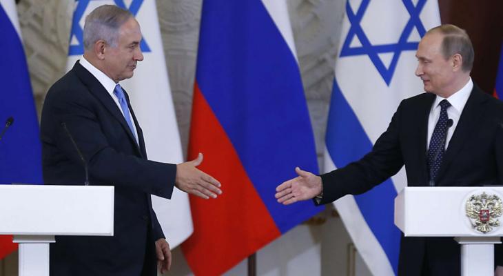 Israels-Ministerpraesident-Netanjahu-links-und-der-russische-Praesident-Putin-in-Moskau