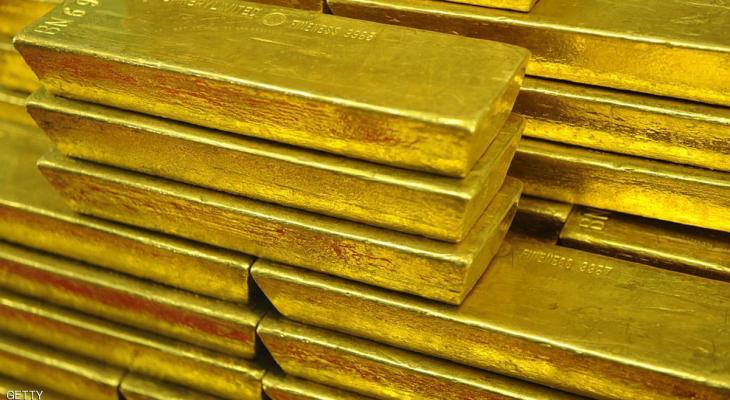 الذهب يهبط من أعلى مستوى في 3 أشهر مع ارتفاع الدولار