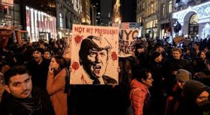 احتجاجات واسعة للدبلوماسيين وطعون بالولايات الأميركية ضد ترمب