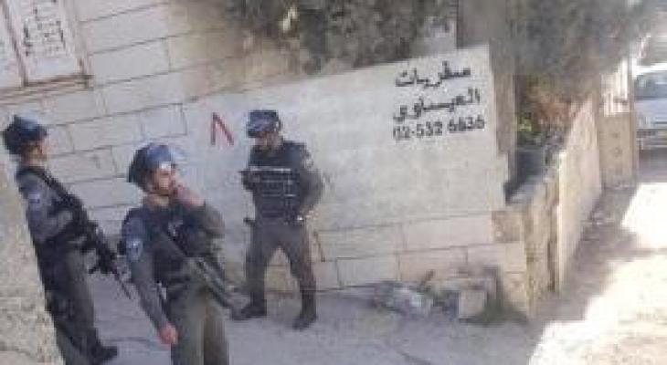 قوات الاحتلال تُنكل بمواطنين من العيسوية المحاصرة.jpg