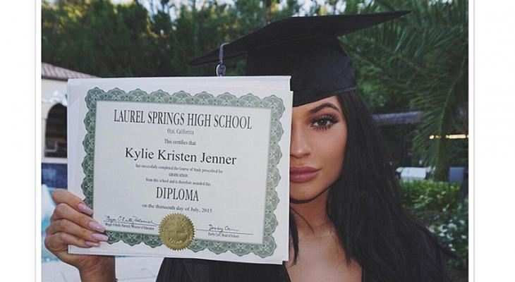 ‫2D312E9800000578-3264689-The_fifth_most_popular_Instagram_post_came_from_Kylie_Jenner_the-a-4_1444312991177 - نسخة