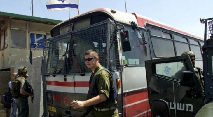 قوات الاحتلال تصادر أربع حافلات نقل قرب نابلس.jpg