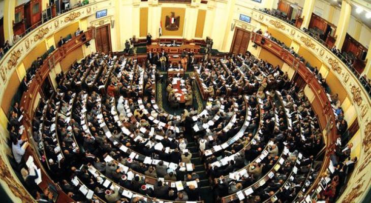 برلمان مصر يسقط عضوية أنور السادات وبلاغ عاجل لمحاكمته