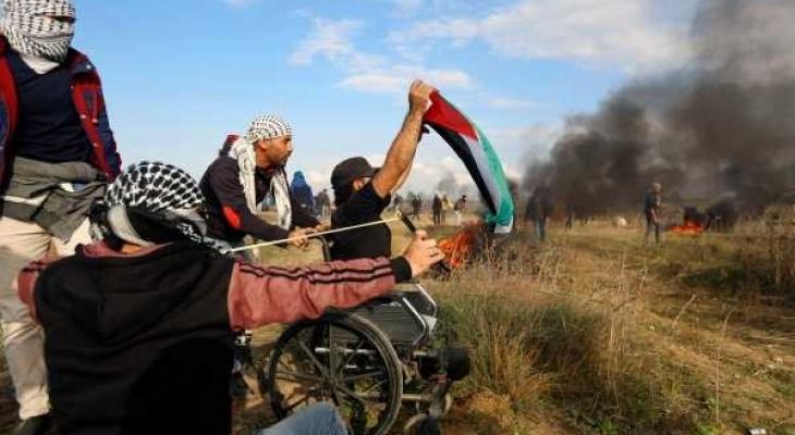 بالفيديو: جماهير "غزة" تُشيّع جثمان الشهيد مبتور القدمين إبراهيم أبو ثريا