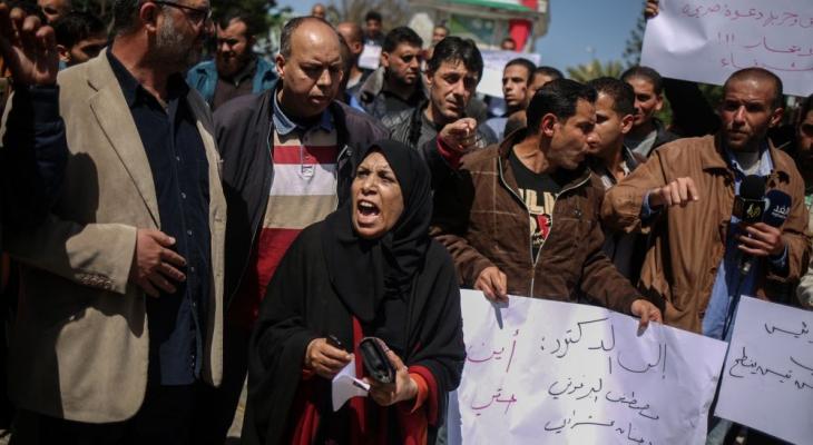 لجنة الدفاع عن حقوق موظفي السلطة تُعلق الاحتجاجات الرافضة لخصومات الرواتب