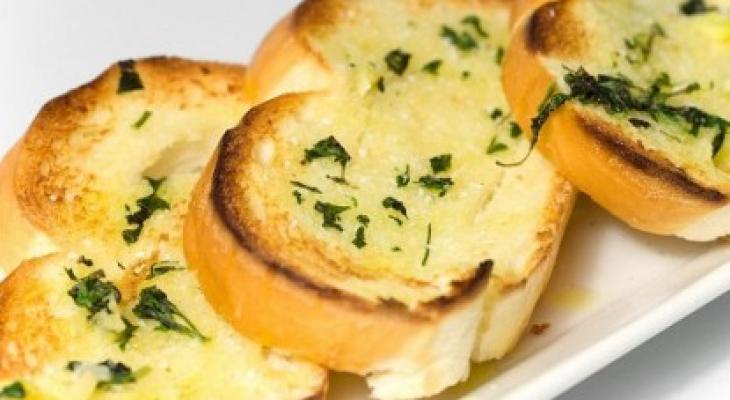 Garlic-bread-and-cheese