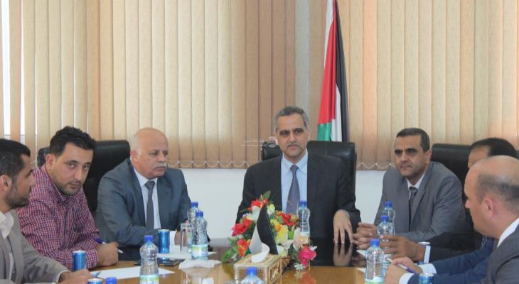 بالصور: وزير الاتصالات يترأس أولى اجتماعاته بمقر الوزارة في غزة